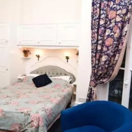 Maranton House Kensington 3*