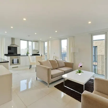 Comfortable Two Bedroom Apt In The Heart Of Kings Cross Area Apartment London