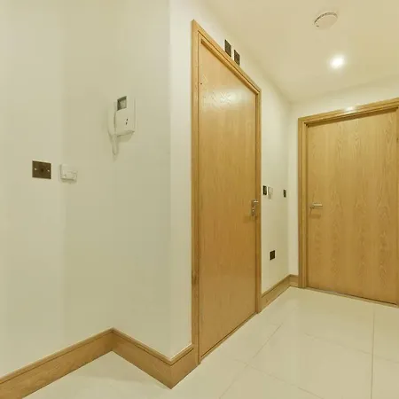 Apartment Comfortable Two Bedroom Apt In The Heart Of Kings Cross Area London