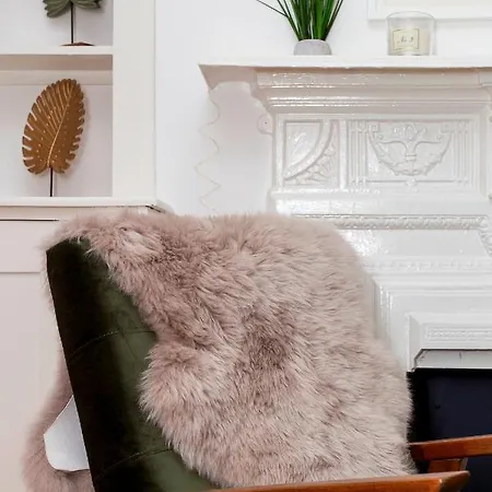Pass The Keys - Beautiful Stylish Flat In South West Apartment London