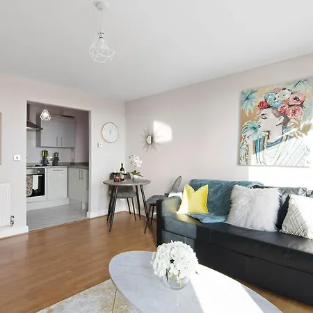 Appartamento Spacious & Cosy, Netflix, Parking, Colindale Station *