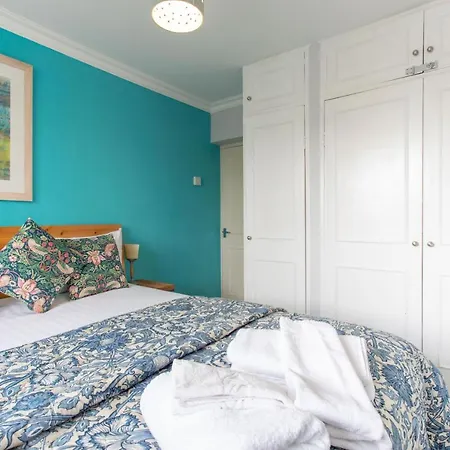 Apartment Pass The Keys - Putney Comfy