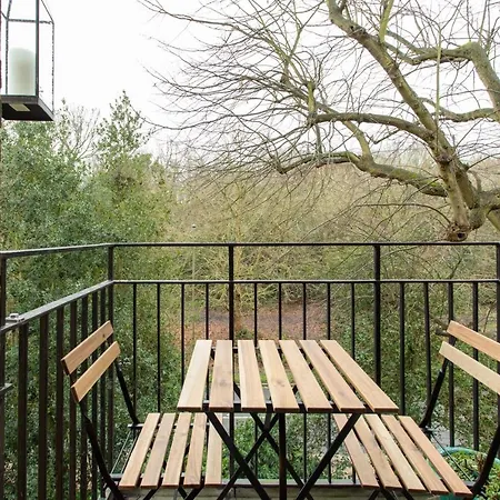 Pass The Keys - Putney Comfy Apartment