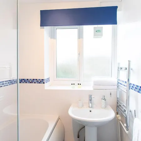 Pass The Keys - Putney Comfy *