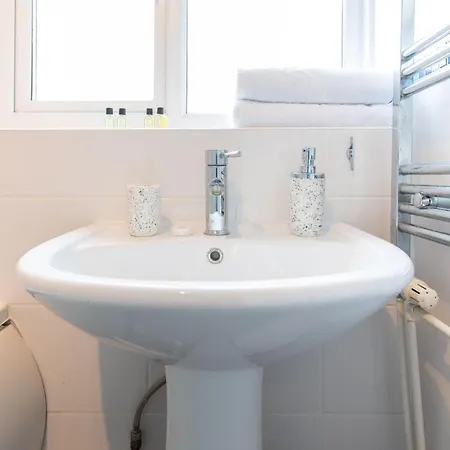 Pass The Keys - Putney Comfy * London