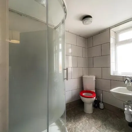 Grand Suites Near Heathrow * Southall