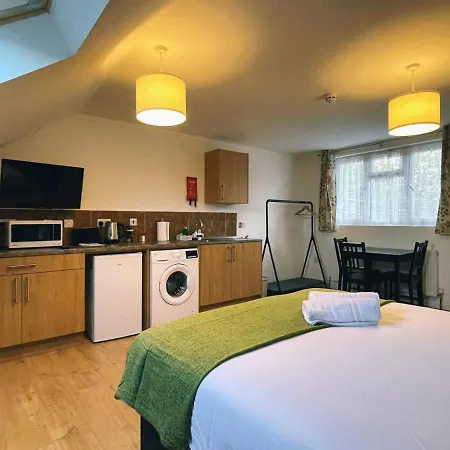 Apartment Grand Suites Near Heathrow *