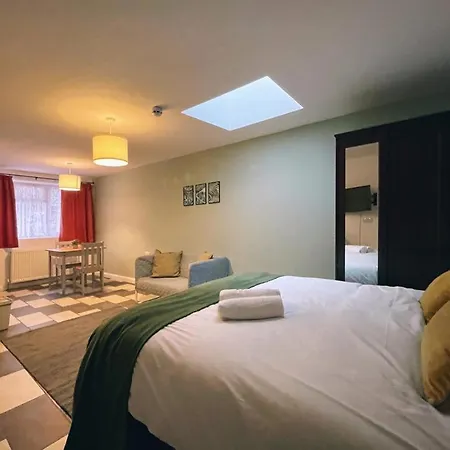Grand Suites Near Heathrow * Southall