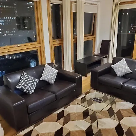 Apartment Captivating 2-bed In Canary Wharf *