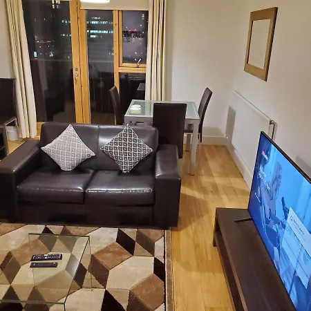 Apartment Captivating 2-bed In Canary Wharf *