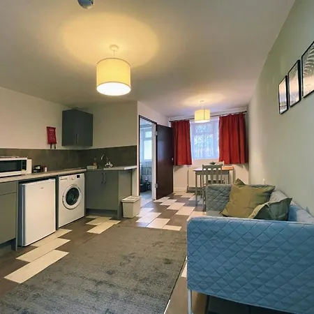 Grand Suites Near Heathrow * Southall