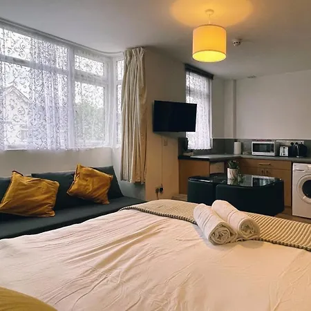 Apartment Grand Suites Near Heathrow