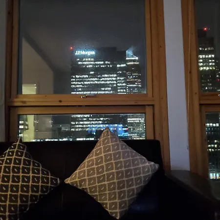 Captivating 2-bed In Canary Wharf London