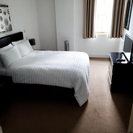 Apartment Captivating 2-bed In Canary Wharf London