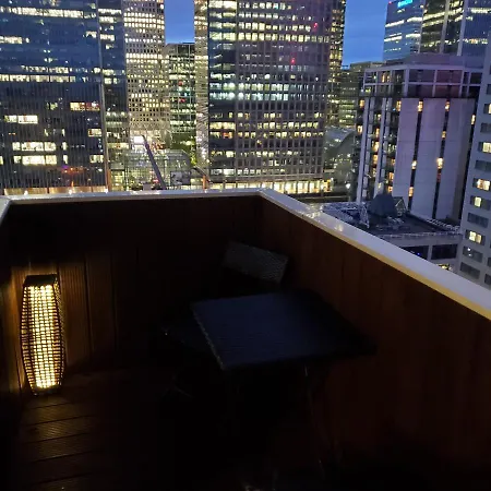 Captivating 2-bed In Canary Wharf Apartment *