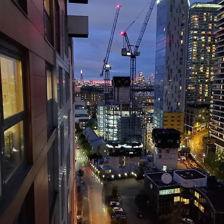 Captivating 2-bed In Canary Wharf