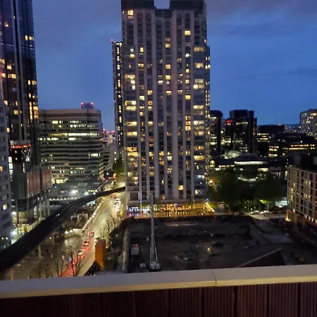 Captivating 2-bed In Canary Wharf Apartment London