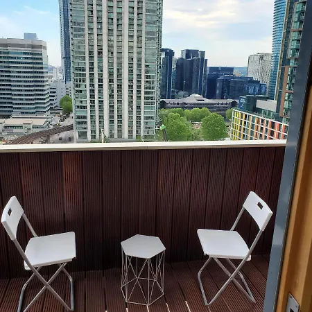 Captivating 2-bed In Canary Wharf * London