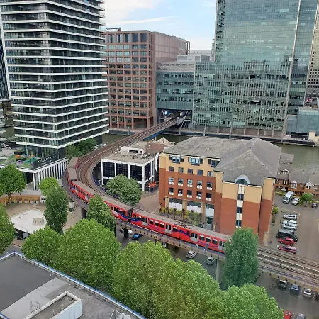 Captivating 2-bed In Canary Wharf London