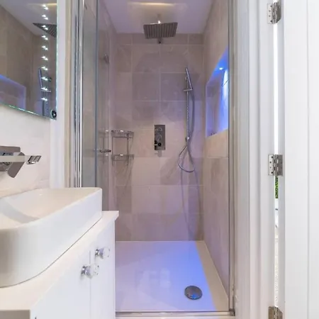 Luxury 2 Bed With Sw Facing Terrace Londýn