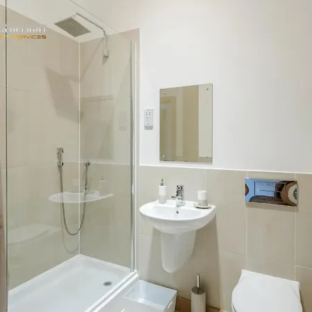 Apartment Luxurious 3 Bed In Dagenham, Barking With Free Parking & Wifi *