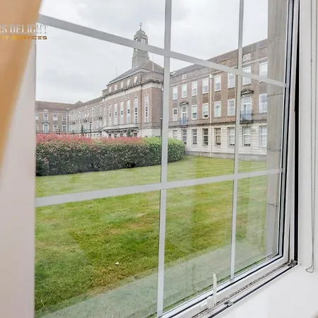 Apartment Luxurious 3 Bed In Dagenham, Barking With Free Parking & Wifi