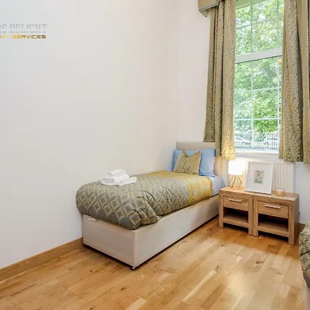 Luxurious 3 Bed In Dagenham, Barking With Free Parking & Wifi Goodmayes