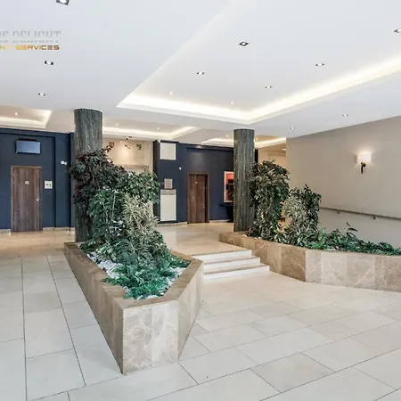 Luxurious 3 Bed In Dagenham, Barking With Free Parking & Wifi Apartment Goodmayes