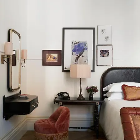 Hotel Nomad
