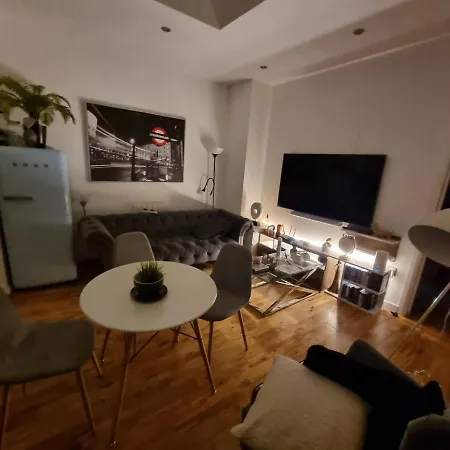 Spacious & Central Park Ground Floor Flat Apartment *