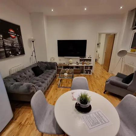 Spacious & Central Park Ground Floor Flat Apartment London