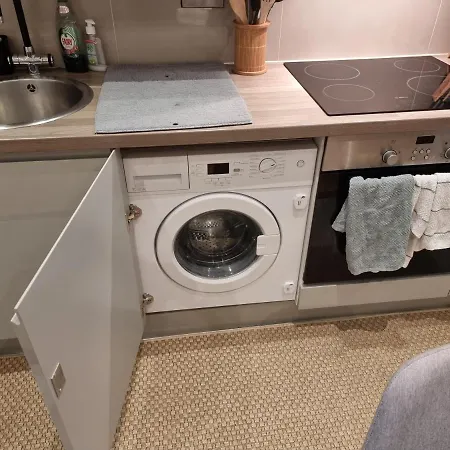Spacious & Central Park Ground Floor Flat Apartment London