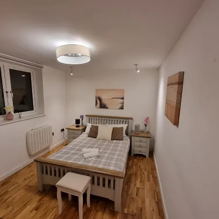 Spacious & Central Park Ground Floor Flat Apartment