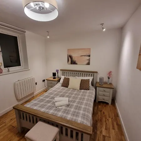 Apartment Spacious & Central Park Ground Floor Flat *