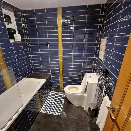 Spacious & Central Park Ground Floor Flat Apartment *