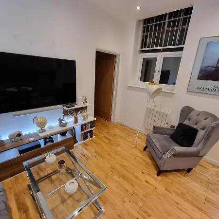 Apartment Spacious & Central Park Ground Floor Flat