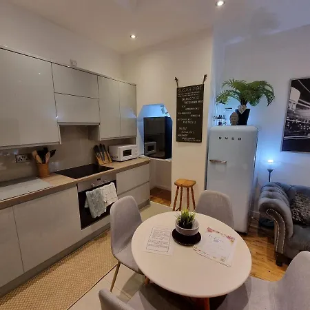 Apartment Spacious & Central Park Ground Floor Flat *