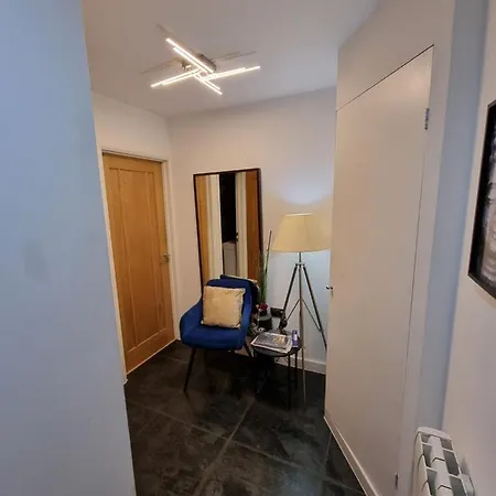 Apartment Spacious & Central Park Ground Floor Flat London