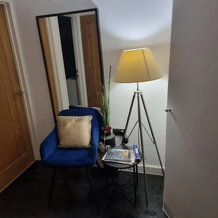 Apartment Spacious & Central Park Ground Floor Flat London