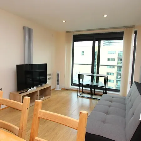 Apartment Lovely 2 Bedroom With Amazing Views In E14 London