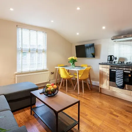1bd For 2-4. New Flooring & Furnishings * Enfield