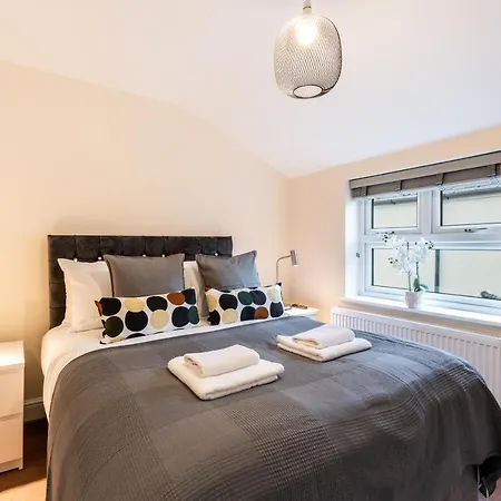 Apartment 1bd For 2-4. New Flooring & Furnishings *