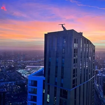 Luxury 2 Bed Flat Close To Victoria Station *