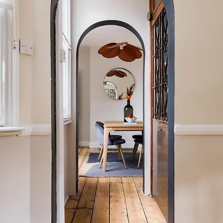 The Bridge Escape - Stylish 2bdr House In The Heart Of 아파트
