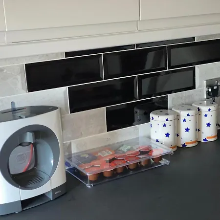 Bright, Spacious, Modern Interior Decor 2 Bedrooms With Amazing Views 아파트