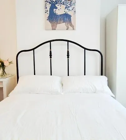 Acacia Flat 189 In Wembley Apartment *