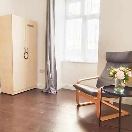 Acacia Flat 189 In Wembley