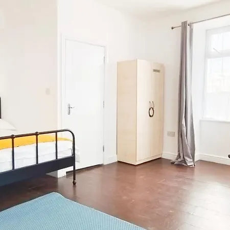 Apartment Acacia Flat 189 In Wembley