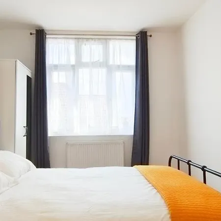 Acacia Flat 189 In Wembley Apartment *