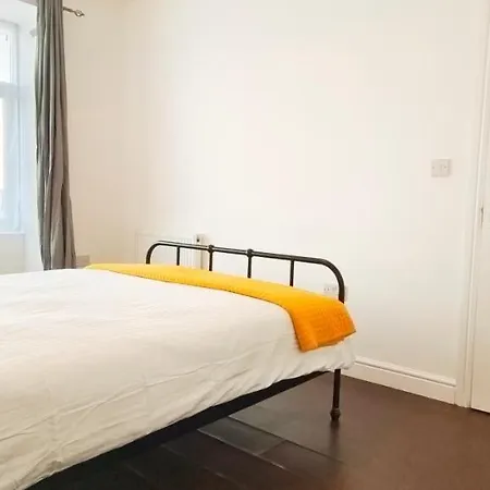 Acacia Flat 189 In Wembley London